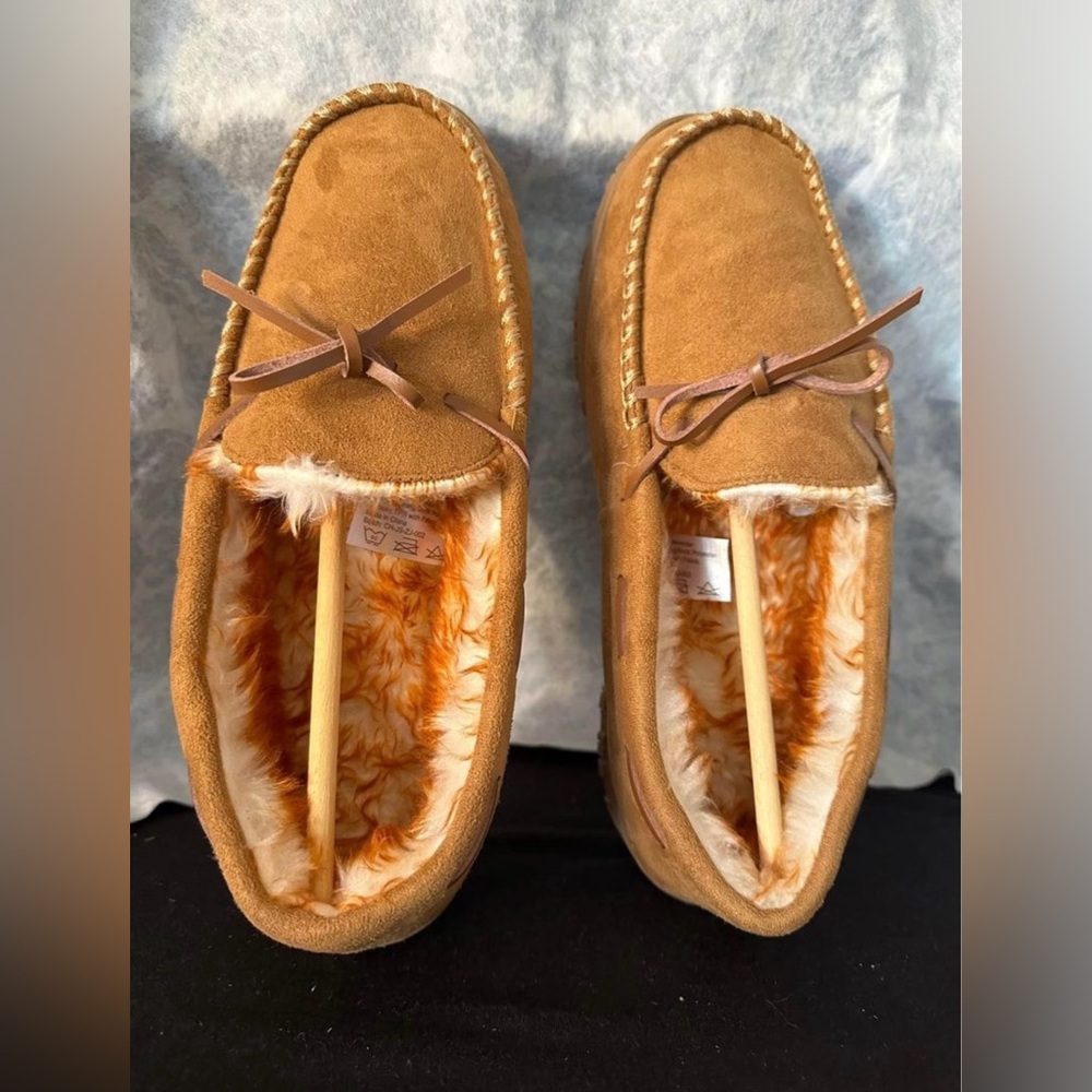 MENS MOCCASINS  SLIPPERS SZ 11